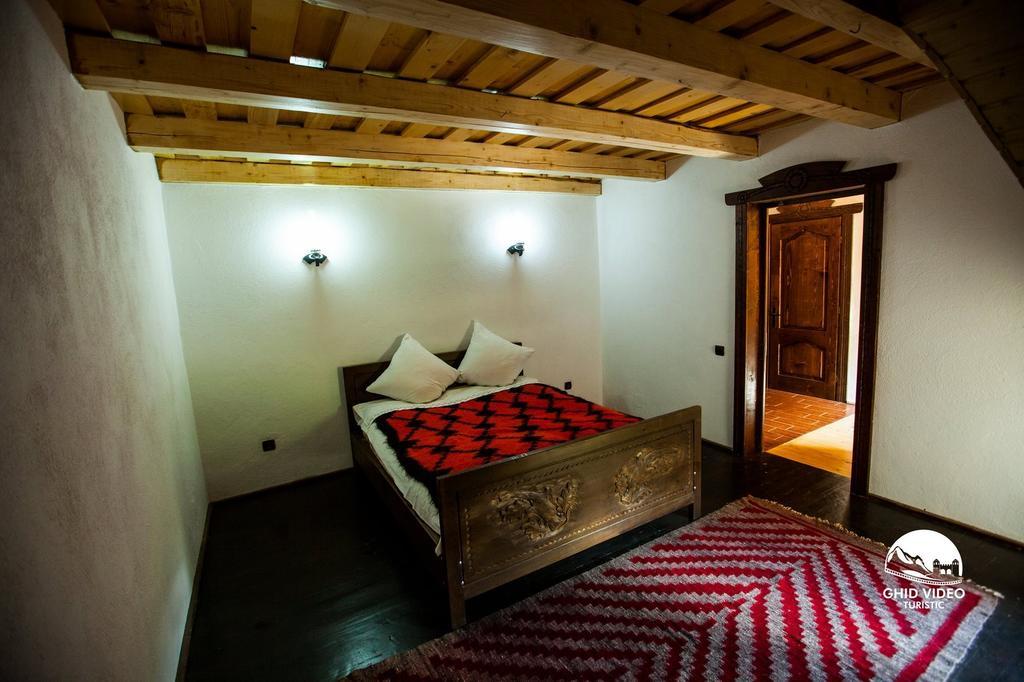 Conacul Drahneilor Hotel Ruscova Room photo